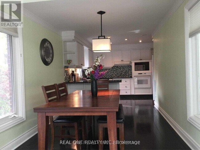 Photo du bâtiment - 3501 Kingbird Ct