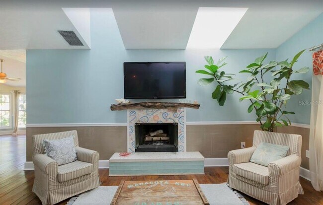 Building Photo - 1730 Padre Ln