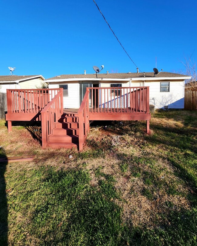 Building Photo - Cute 4 bedroom House