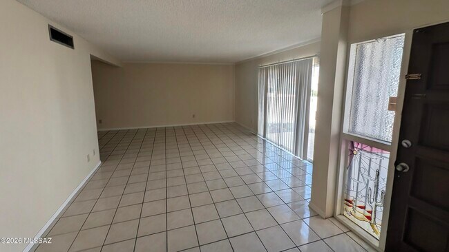 Foto del edificio - 6539 E Golf Links Rd