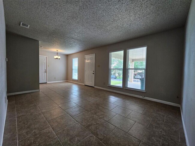 Building Photo - 6800 Lunar Dr