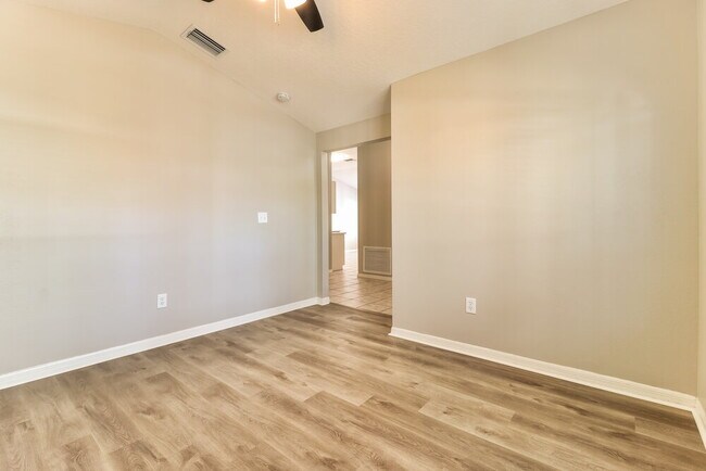 Foto del edificio - 3304 Pin Oak Ln