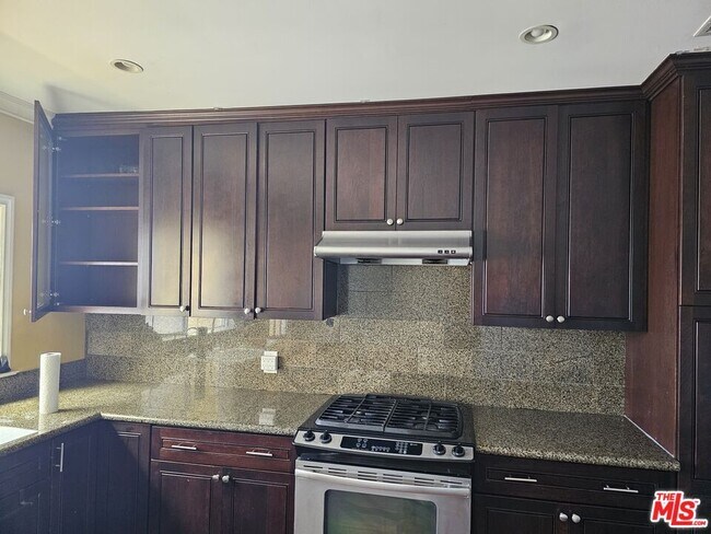 Foto del edificio - 2737 S Robertson Blvd