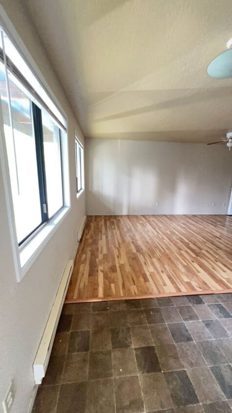 Building Photo - 1530