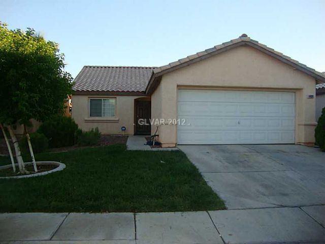 Front yard with artificial grass - 4409 Ranch Foreman Rd