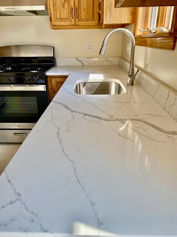 Building Photo - 16 Central St