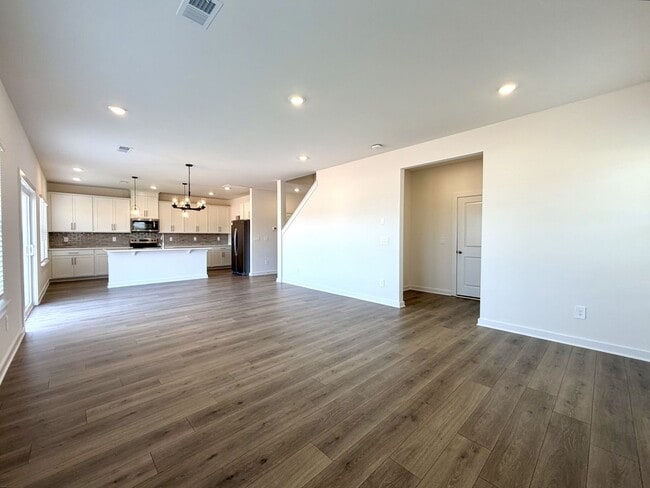 Building Photo - 2372 Meadowwood Dr