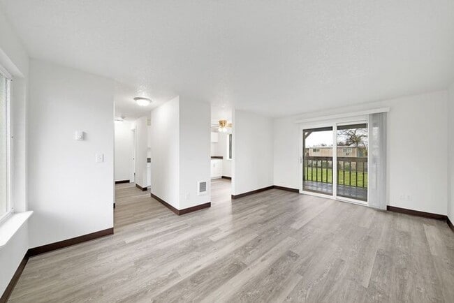 2 bedroom 1 bath in Milwaukie!! - 2 bedroom 1 bath in Milwaukie!! House