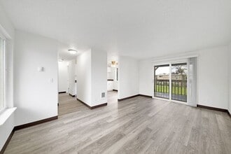 Building Photo - 13455 SE Oatfield Rd