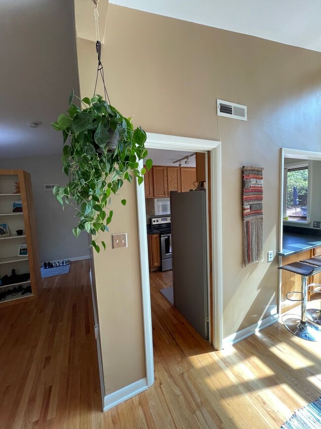 Foto del edificio - Great 3 BED/1 BATH home in walking distanc...