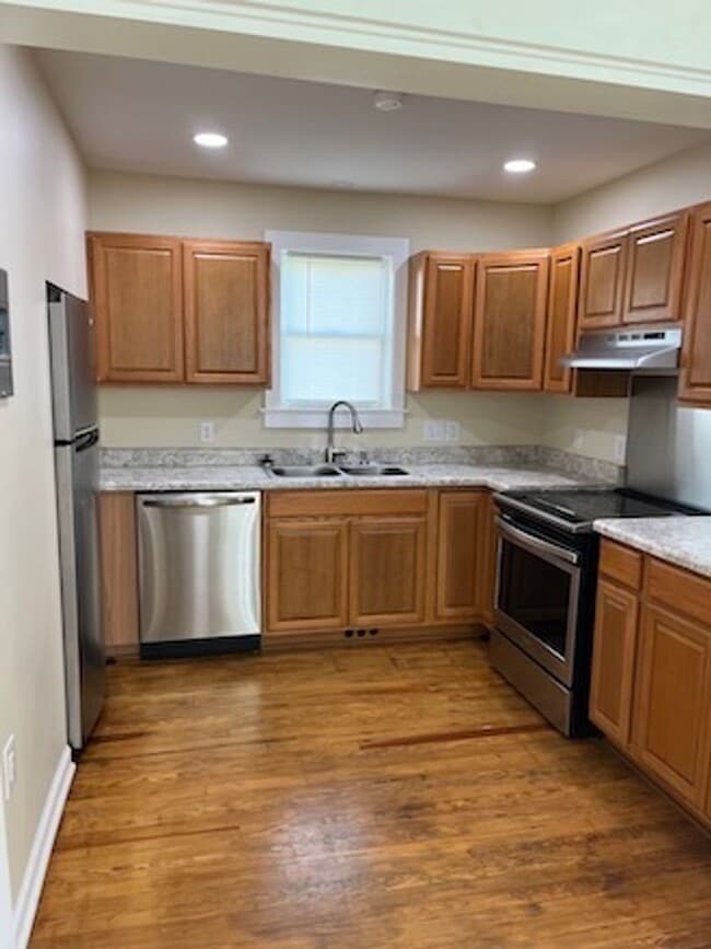 Building Photo - Nice Home, Convenient Location