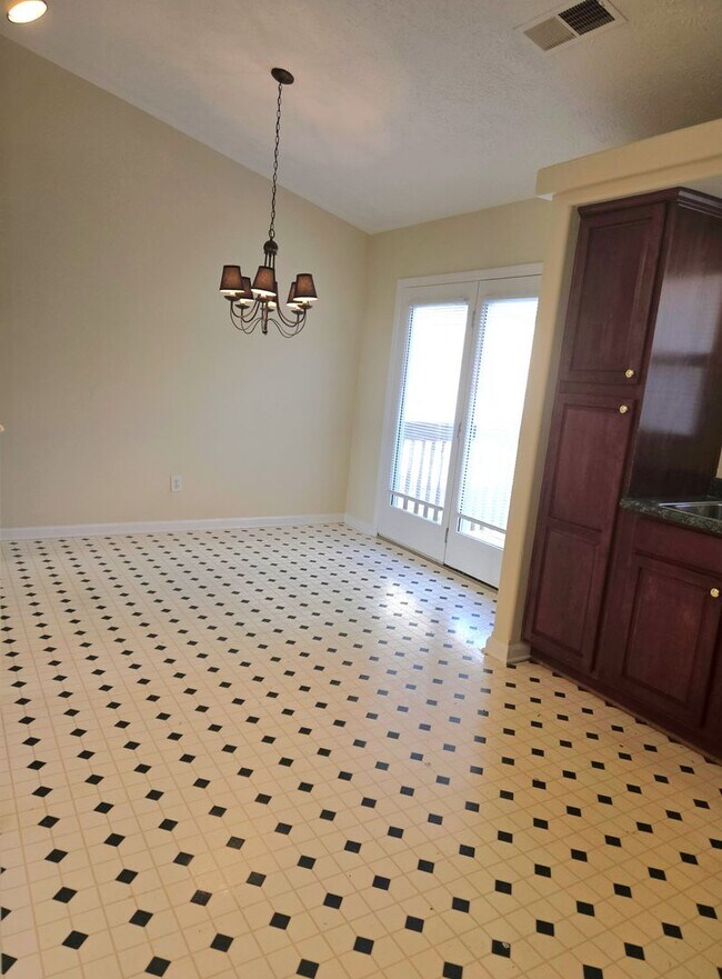 Foto del edificio - Spring Valley 3 Bedroom one level home !      250916