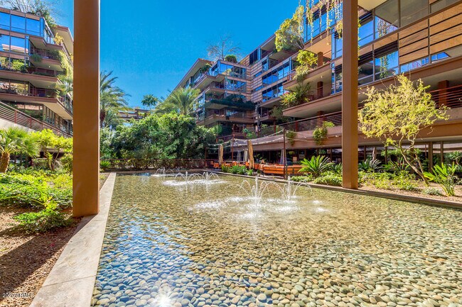 Foto del edificio - 7121 E Rancho Vista Dr