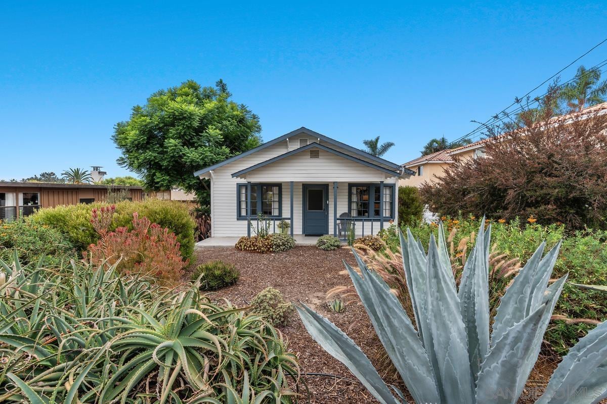 Primary Photo - 215 N Rios Ave