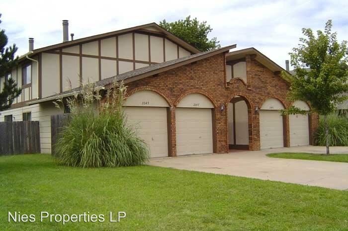 Primary Photo - 2043 S White Oak Dr