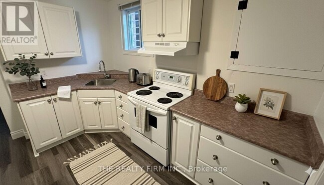 Building Photo - 315 Saskatoon St