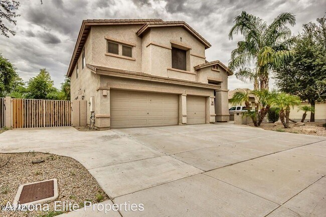 Foto del edificio - 5 br, 3.5 bath House - 5856 S Robins Way