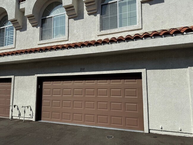 Foto del edificio - Beautiful Camarillo Townhome