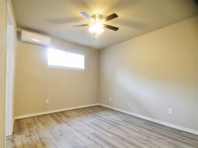 Foto del edificio - 4811 Oakland St
