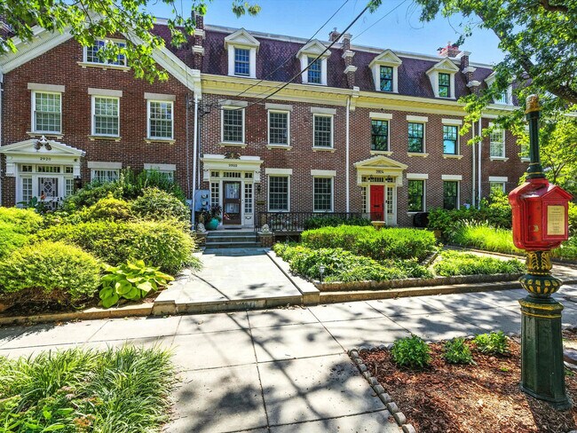 Foto del edificio - 2922 Upton St NW