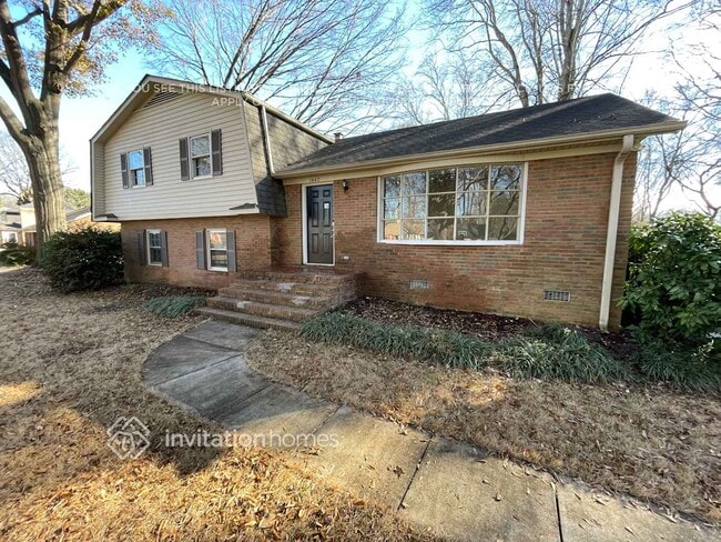 Building Photo - 1447 McIlroy Rd