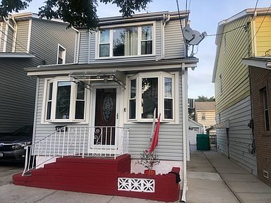 Foto del edificio - Single Family Home at 8829 183rd St , Jamaica