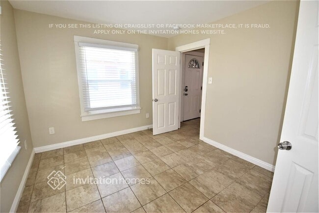 Building Photo - 152 E 70th St