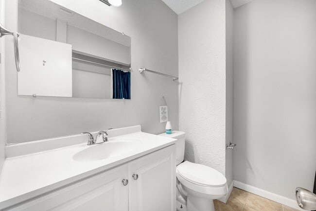 Building Photo - 1204 Glenarden Dr