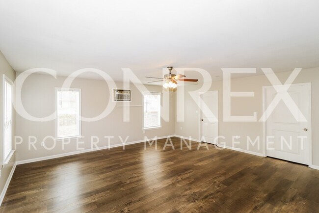 Building Photo - Split Level Perfect for a Growing Family!
