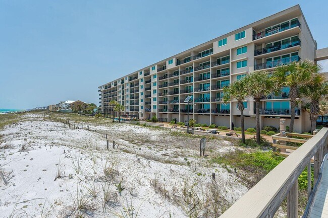 Foto del edificio - Views! Gorgeous, upgraded penthouse condo at The Breakers