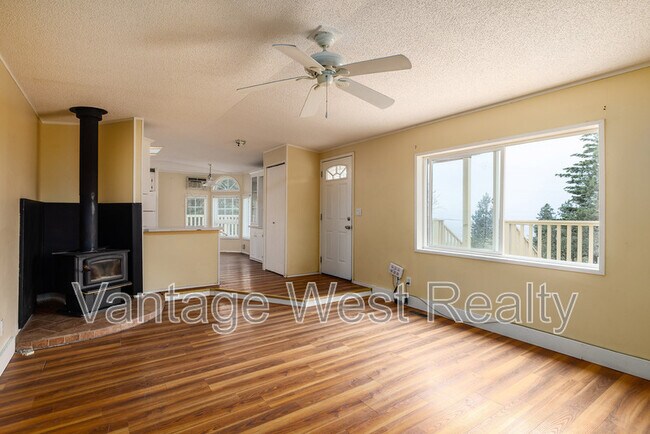 Building Photo - 6439 Farmers Dr