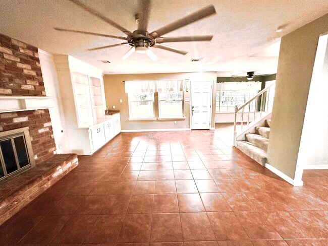 Building Photo - 17502 Cassina Dr