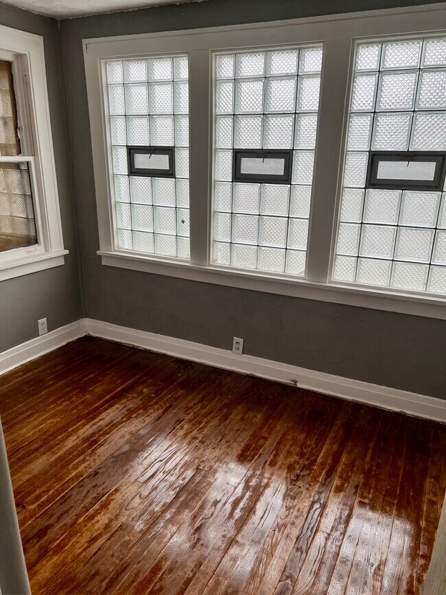 Foto del edificio - 1649 N Melvina Ave