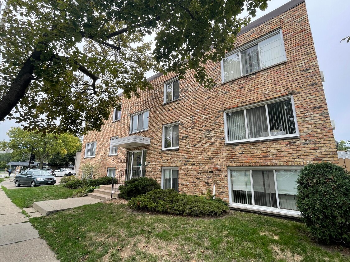 Foto principal - Longfellow Top Floor Apartment, Blocks Fro...