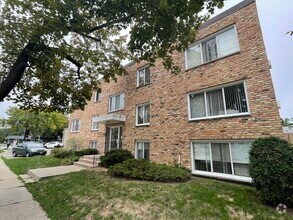 Building Photo - 3308 E 38th St