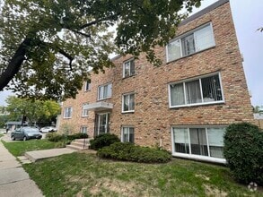 Building Photo - 3308 E 38th St