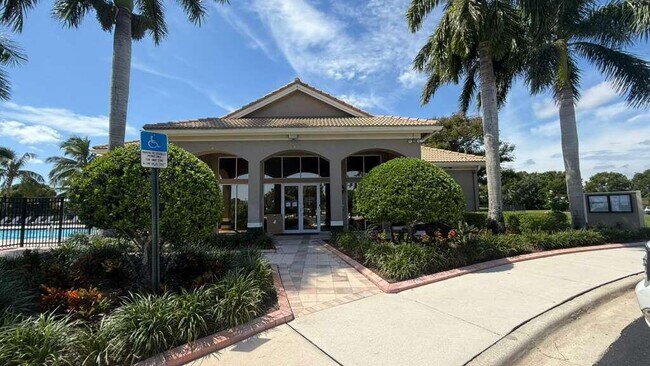 Foto del edificio - 2131 Newport Isles Blvd