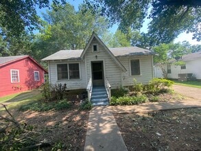 Building Photo - 1305 W Vine Ave