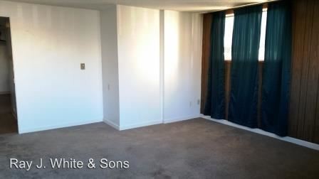 Building Photo - 615 Airway Dr