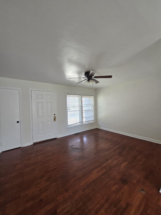 Building Photo - 2248 E Aloma St