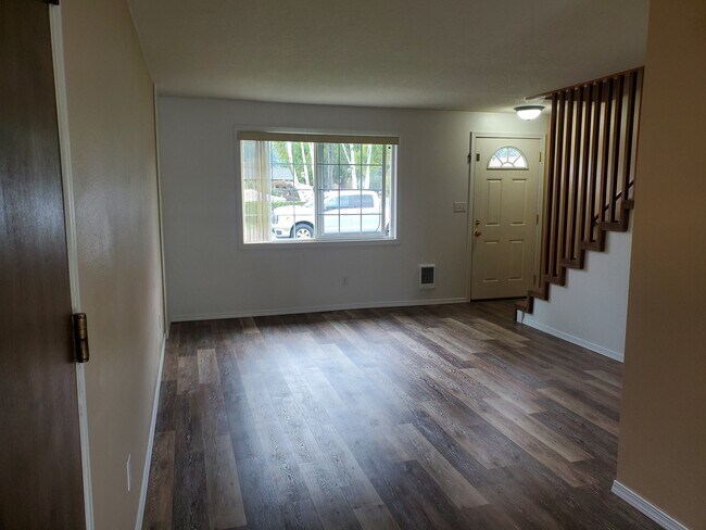 Foto del edificio - 105 Cowan Ct