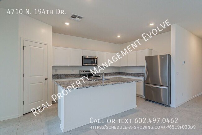 Foto del edificio - 4710 N 194th Dr