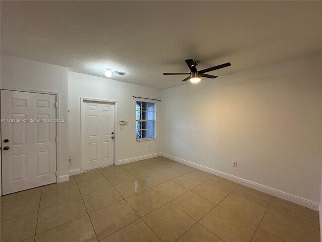 Foto del edificio - 9345 SW 220th St
