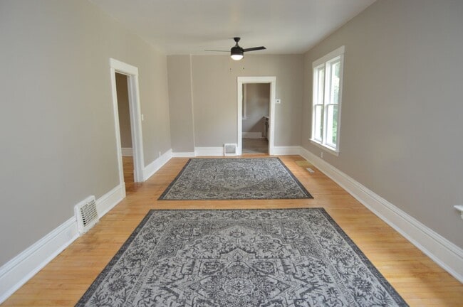 Building Photo - One of a Kind 2 bed 1 bath Single-Family Home