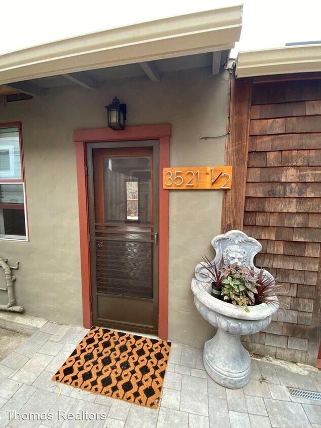 Primary Photo - Studio, 1 bath House - 3521 1/2 Eugene Place