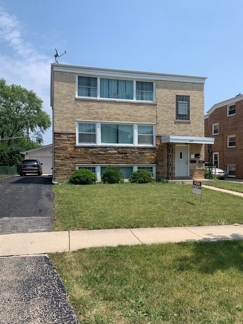 Primary Photo - 8849 N Wisner St