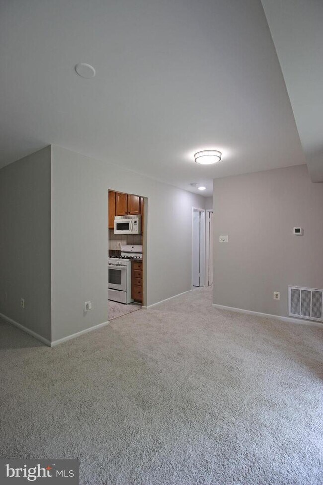Building Photo - 10027 Mosby Woods Dr