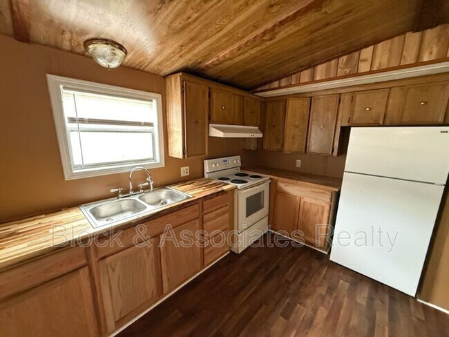 Foto del edificio - 212 Chaney Rd