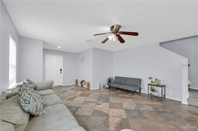 Building Photo - 3806 View Point Dr