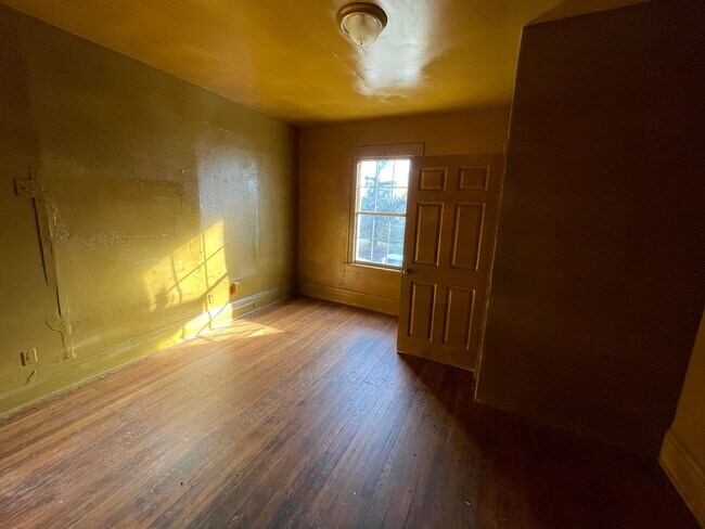 Building Photo - 2816 Milton St